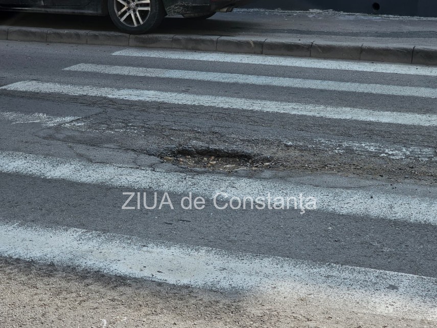 foto groapa periculoasa la trecerea de pietoni pe strada nicolae iorga aproape de intersectia cu bulevardul foto groapa periculoasa la trecerea de pietoni pe strada nicolae iorga aproape de intersectia cu bulevardul