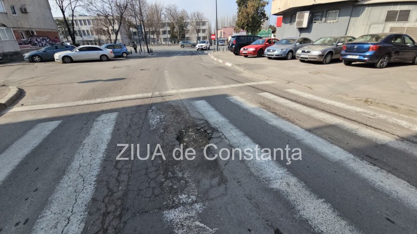 foto groapa periculoasa la trecerea de pietoni pe strada nicolae iorga aproape de intersectia cu bulevardul foto groapa periculoasa la trecerea de pietoni pe strada nicolae iorga aproape de intersectia cu bulevardul