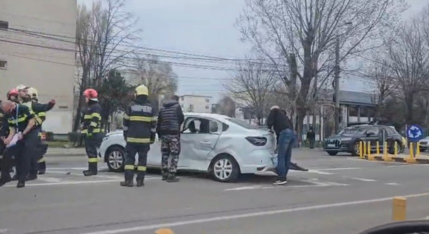 doua persoane ranite intr un accident rutier in zona scolii gimnaziale nr 8 din constanta 933735