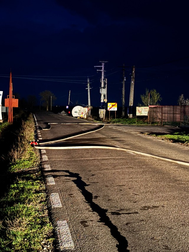 foto update pericol de explozie o cisterna incarcata cu aproximativ 30 000 de litri de gpl s a rasturnat