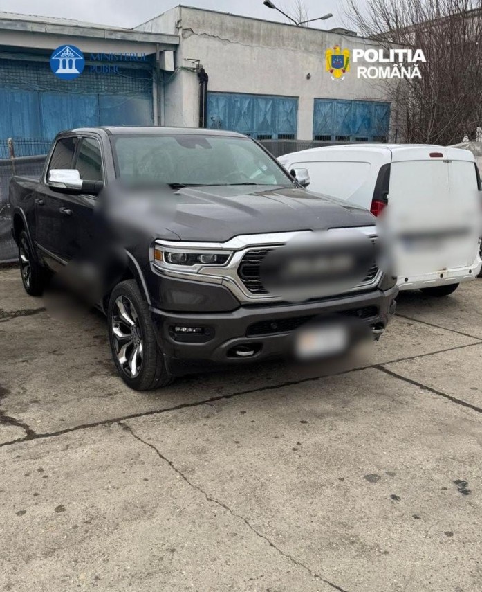 foto perchezitii intr un dosar de importuri ilegale de autoturisme de lux si spalare de bani 933961 foto perchezitii intr un dosar de importuri ilegale de autoturisme de lux si spalare de bani 933961