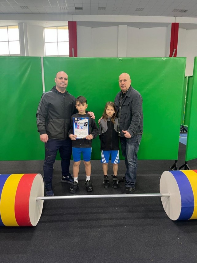 halterofili de la cs farul constanta pe podium la intrecerile nationale de la bucuresti galerie foto halterofili de la cs farul constanta pe podium la intrecerile nationale de la bucuresti galerie foto