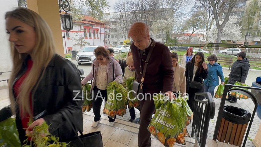 foto video mariana gaju si femeile social democrate din judetul constanta aduc spiritul pastelui persoanelor foto video mariana gaju si femeile social democrate din judetul constanta aduc spiritul pastelui persoanelor