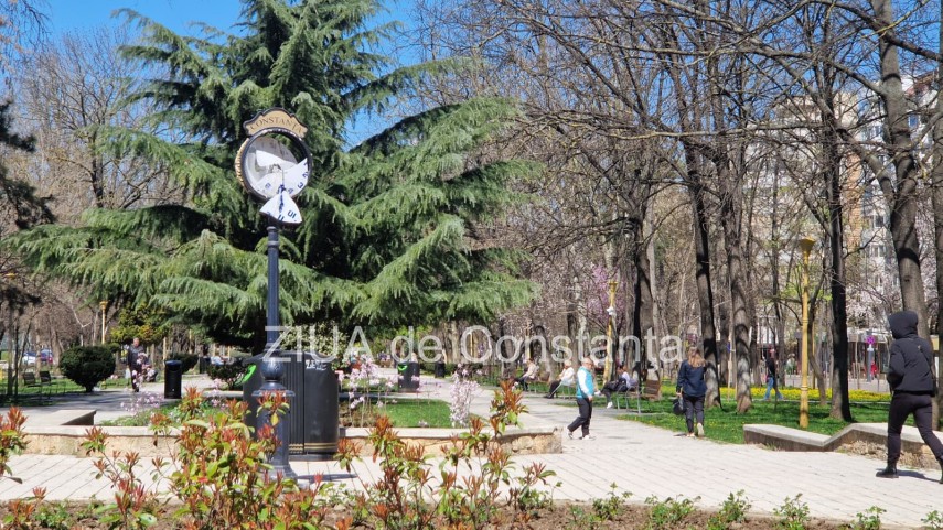 stiri constanta un ceas vandalizat in parcul tomis ii de peste 6 luni a ajuns in stare deplorabila foto stiri constanta un ceas vandalizat in parcul tomis ii de peste 6 luni a ajuns in stare deplorabila foto