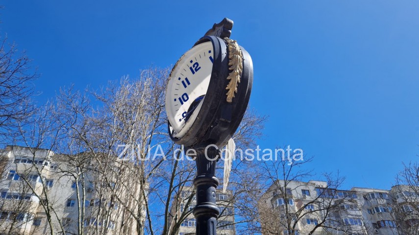 stiri constanta un ceas vandalizat in parcul tomis ii de peste 6 luni a ajuns in stare deplorabila foto stiri constanta un ceas vandalizat in parcul tomis ii de peste 6 luni a ajuns in stare deplorabila foto