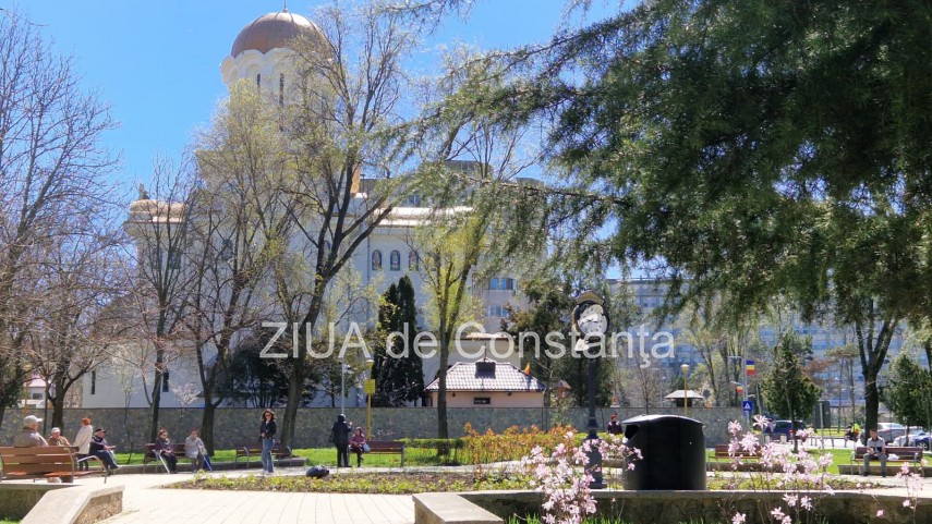 stiri constanta un ceas vandalizat in parcul tomis ii de peste 6 luni a ajuns in stare deplorabila foto stiri constanta un ceas vandalizat in parcul tomis ii de peste 6 luni a ajuns in stare deplorabila foto