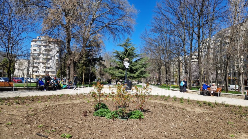 stiri constanta un ceas vandalizat in parcul tomis ii de peste 6 luni a ajuns in stare deplorabila foto stiri constanta un ceas vandalizat in parcul tomis ii de peste 6 luni a ajuns in stare deplorabila foto