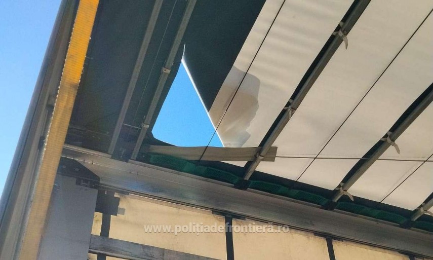 foto trei cetateni egipteni depistati ascunsi intr un autocamion la calafat 934307 foto trei cetateni egipteni depistati ascunsi intr un autocamion la calafat 934307