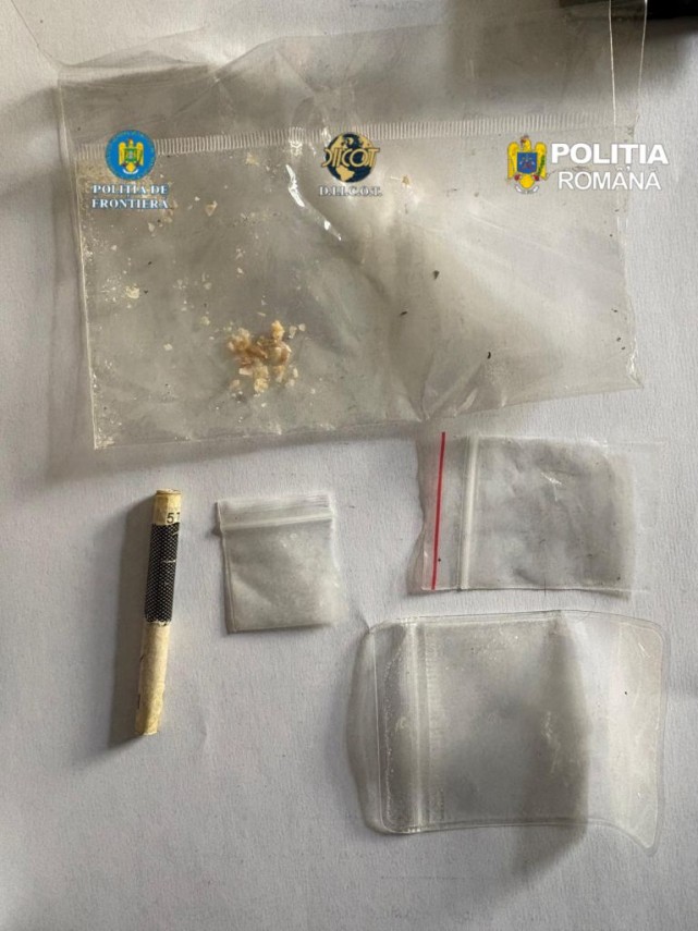 foto suspecti de trafic de droguri retinuti pentru 30 de zile ce au gasit anchetatorii in locuintele foto suspecti de trafic de droguri retinuti pentru 30 de zile ce au gasit anchetatorii in locuintele