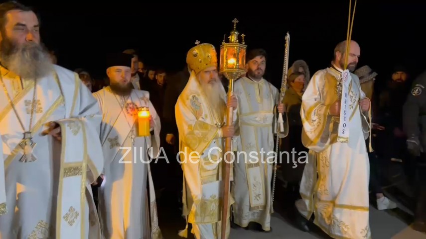 foto video slujba de inviere la constanta ips teodosie a adus lumina sfanta de pe mare 934550 foto video slujba de inviere la constanta ips teodosie a adus lumina sfanta de pe mare 934550