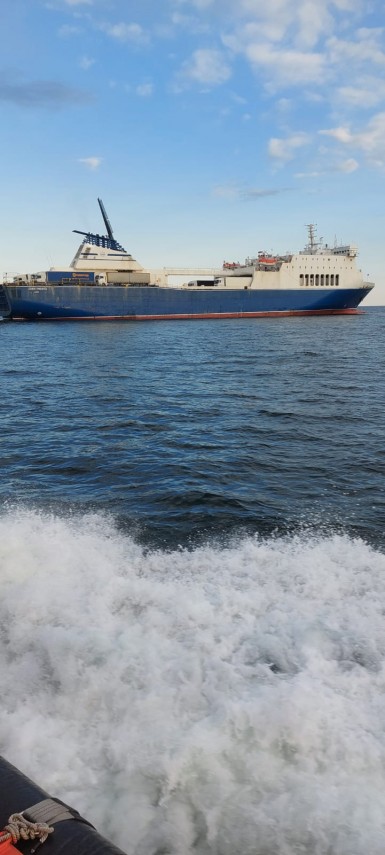 foto interventie de urgenta in portul constanta in prima zi de paste marinar azerbaidjan preluat de arsvom foto interventie de urgenta in portul constanta in prima zi de paste marinar azerbaidjan preluat de arsvom