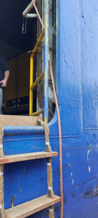 foto interventie de urgenta in portul constanta in prima zi de paste marinar azerbaidjan preluat de arsvom foto interventie de urgenta in portul constanta in prima zi de paste marinar azerbaidjan preluat de arsvom