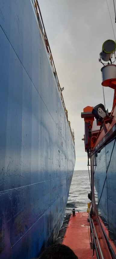 foto interventie de urgenta in portul constanta in prima zi de paste marinar azerbaidjan preluat de arsvom foto interventie de urgenta in portul constanta in prima zi de paste marinar azerbaidjan preluat de arsvom