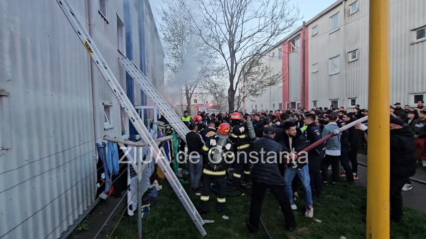 foto video constanta haos la incendiul din cartierul henri coanda localnicii au intrat peste pompieri foto video constanta haos la incendiul din cartierul henri coanda localnicii au intrat peste pompieri