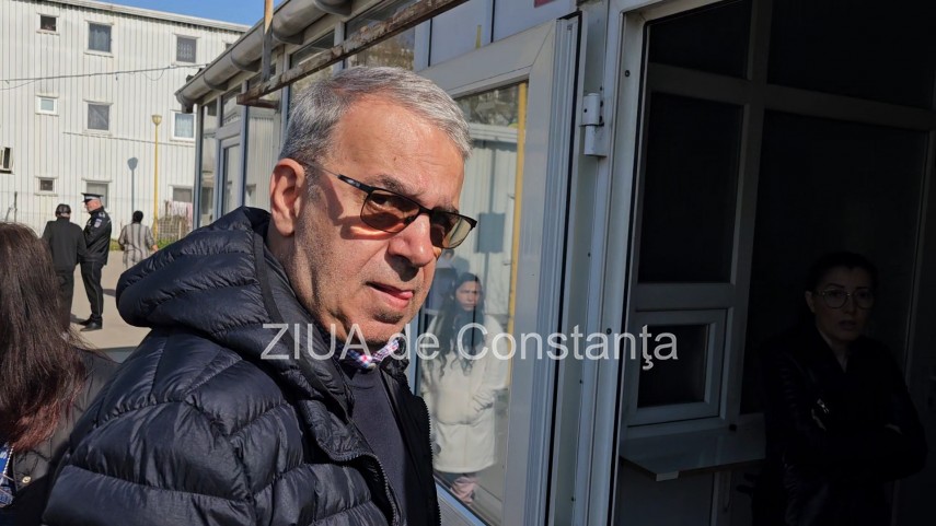 foto video stiri constanta azi primarul vergil chitac prezent in cartierul henri coanda dupa incendiul foto video stiri constanta azi primarul vergil chitac prezent in cartierul henri coanda dupa incendiul