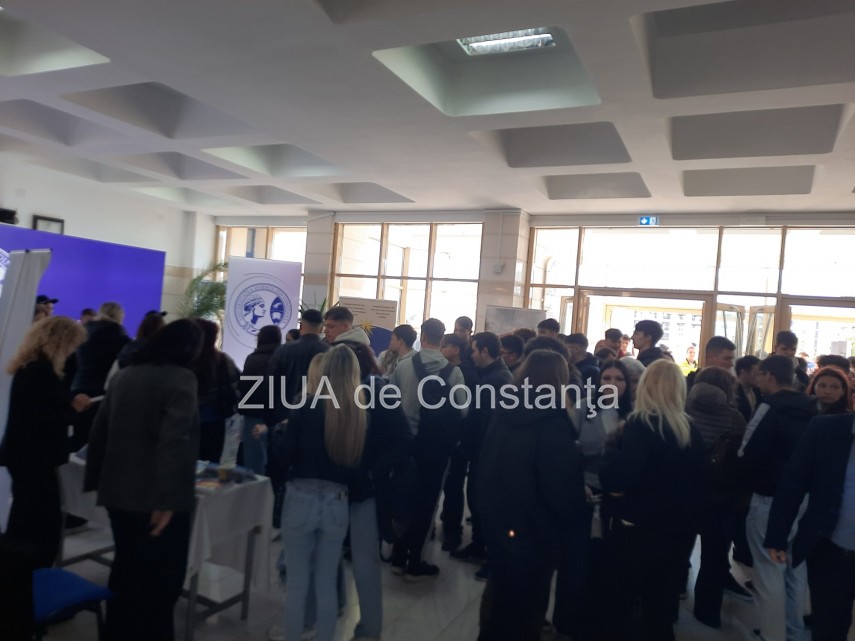 foto targul de oferte educationale educampus si a deschis portile la universitatea ovidius constanta foto targul de oferte educationale educampus si a deschis portile la universitatea ovidius constanta