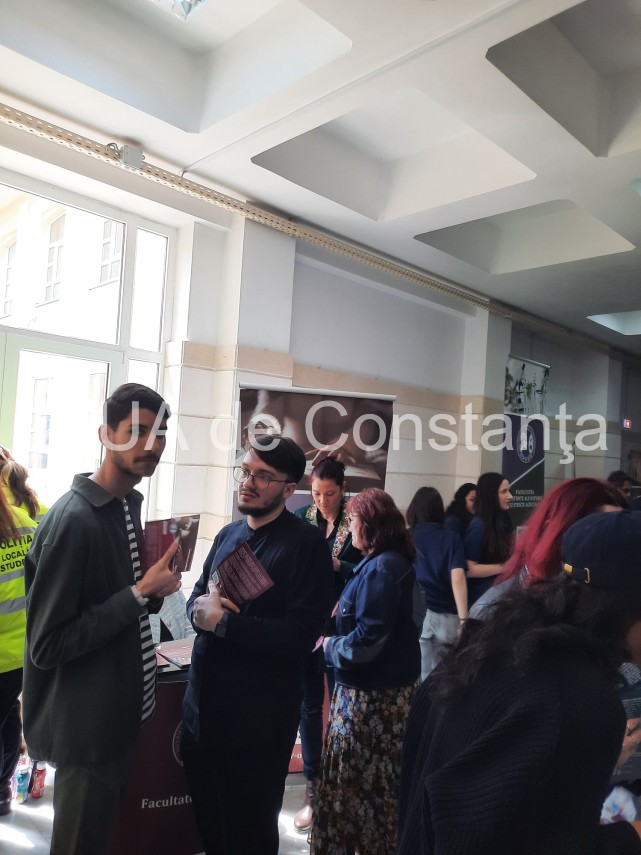 foto targul de oferte educationale educampus si a deschis portile la universitatea ovidius constanta foto targul de oferte educationale educampus si a deschis portile la universitatea ovidius constanta