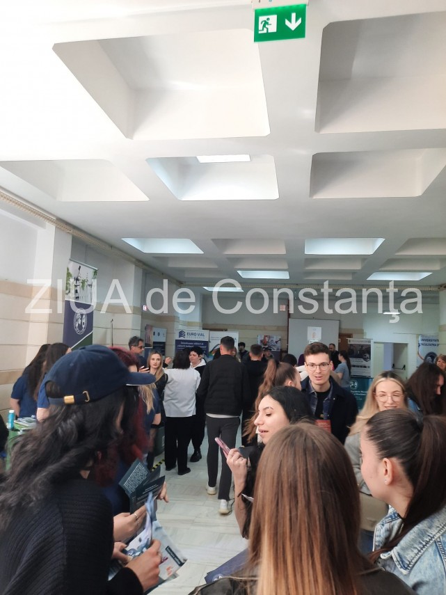 foto targul de oferte educationale educampus si a deschis portile la universitatea ovidius constanta foto targul de oferte educationale educampus si a deschis portile la universitatea ovidius constanta