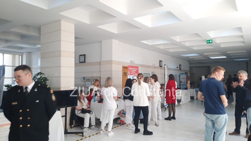 foto targul de oferte educationale educampus si a deschis portile la universitatea ovidius constanta foto targul de oferte educationale educampus si a deschis portile la universitatea ovidius constanta