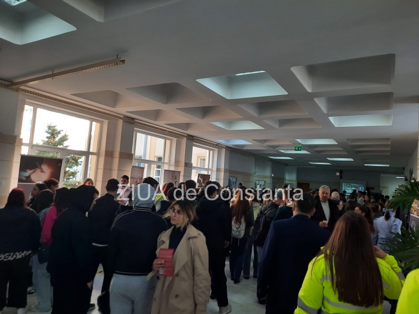 foto targul de oferte educationale educampus si a deschis portile la universitatea ovidius constanta foto targul de oferte educationale educampus si a deschis portile la universitatea ovidius constanta