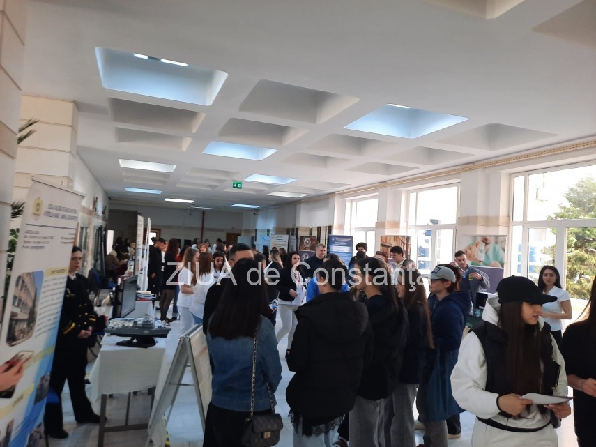 foto targul de oferte educationale educampus si a deschis portile la universitatea ovidius constanta foto targul de oferte educationale educampus si a deschis portile la universitatea ovidius constanta