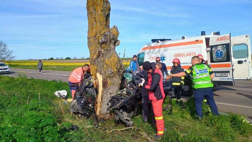 FOTO. Știri Constanta azi: Accident grav la Amzacea! O persoana incarcerata si inconstienta, pompierii intervin de urgenta. Intervine elicopterul SMURD   