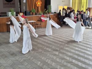  Liceul Teoretic „Lucian Blaga”, la ceas de sărbătoare. Ziua de 9 Mai, marcată printr-un eveniment dedicat istoriei și culturii (FOTO)