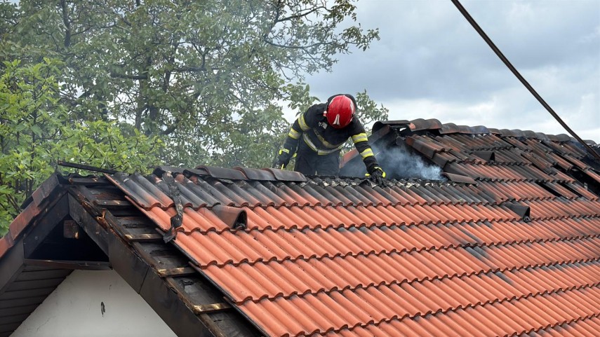 stiri tulcea o femeie a suferit arsuri in urma unui incendiu din locuinta sa foto 937806 stiri tulcea o femeie a suferit arsuri in urma unui incendiu din locuinta sa foto 937806