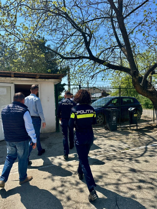 siguranta in scoli prioritate nationala foto peste 66 000 de elevi si profesori instruiti de politisti siguranta in scoli prioritate nationala foto peste 66 000 de elevi si profesori instruiti de politisti