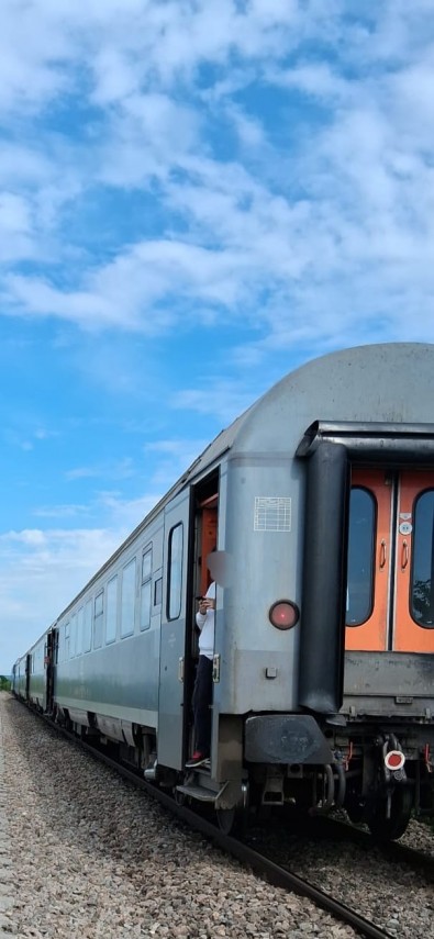 stiri romania foto un autoturism a fost acrosat de vagonul unui tren in care se aflau 50 de persoane stiri romania foto un autoturism a fost acrosat de vagonul unui tren in care se aflau 50 de persoane