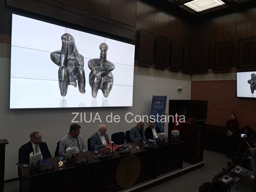foto video momentul descoperirii arheologice ganditorul si femeia sezand marcat de muzeul de istorie foto video momentul descoperirii arheologice ganditorul si femeia sezand marcat de muzeul de istorie