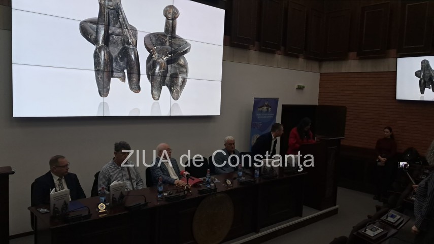 foto video momentul descoperirii arheologice ganditorul si femeia sezand marcat de muzeul de istorie foto video momentul descoperirii arheologice ganditorul si femeia sezand marcat de muzeul de istorie