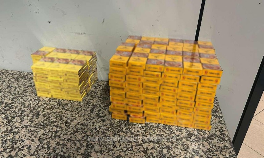 foto politia de frontiera romana doi cetateni vietnamezi cercetati pentru dare de mita pe aeroportul foto politia de frontiera romana doi cetateni vietnamezi cercetati pentru dare de mita pe aeroportul