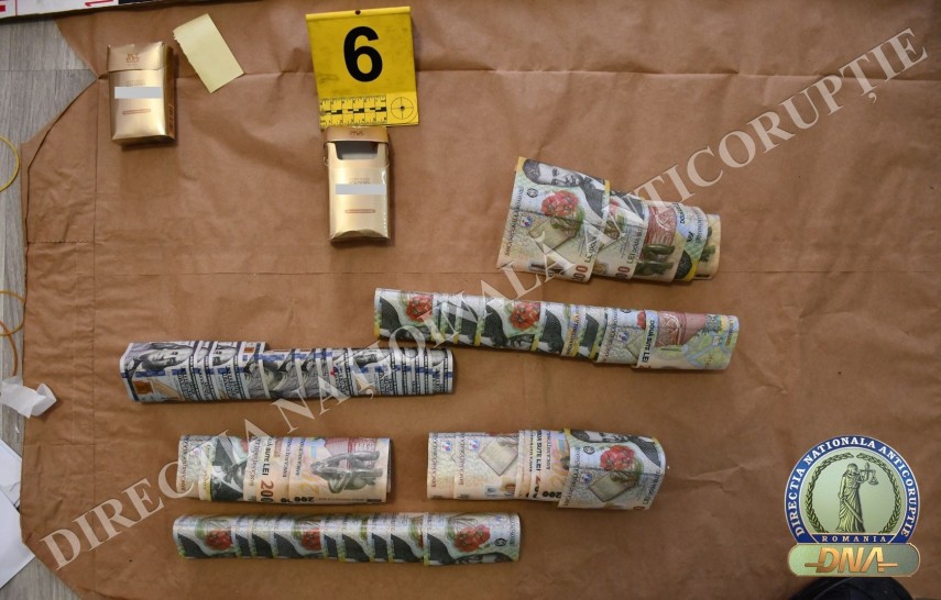 doi inspectori vamali din cadrul biroului vamal de frontiera constanta retinuti de procurorii dna ce doi inspectori vamali din cadrul biroului vamal de frontiera constanta retinuti de procurorii dna ce