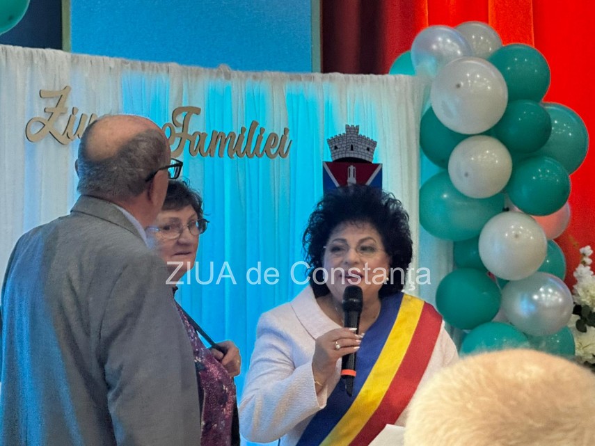 foto video stiri constanta ziua internationala a familiei sarbatorita la cumpana cuplurile de aur si foto video stiri constanta ziua internationala a familiei sarbatorita la cumpana cuplurile de aur si