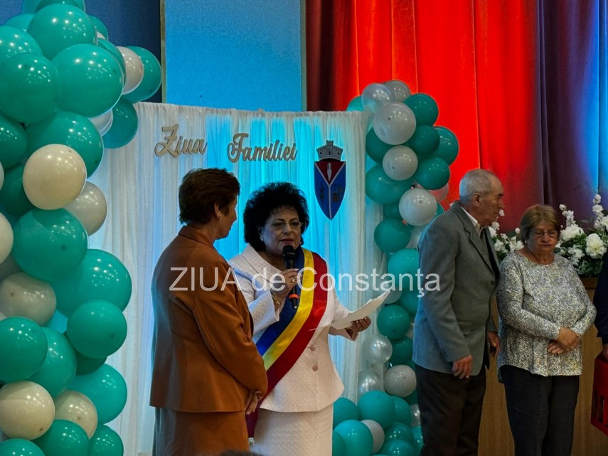 foto video stiri constanta ziua internationala a familiei sarbatorita la cumpana cuplurile de aur si foto video stiri constanta ziua internationala a familiei sarbatorita la cumpana cuplurile de aur si