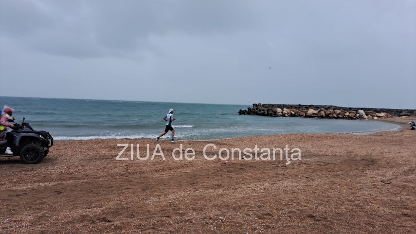 constanta maratonul nisipului next wave iubitorii miscarii au sfidat ploaia si au luat startul in editia constanta maratonul nisipului next wave iubitorii miscarii au sfidat ploaia si au luat startul in editia