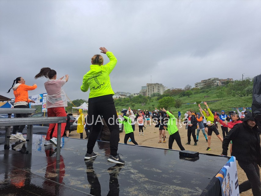 constanta maratonul nisipului next wave iubitorii miscarii au sfidat ploaia si au luat startul in editia constanta maratonul nisipului next wave iubitorii miscarii au sfidat ploaia si au luat startul in editia