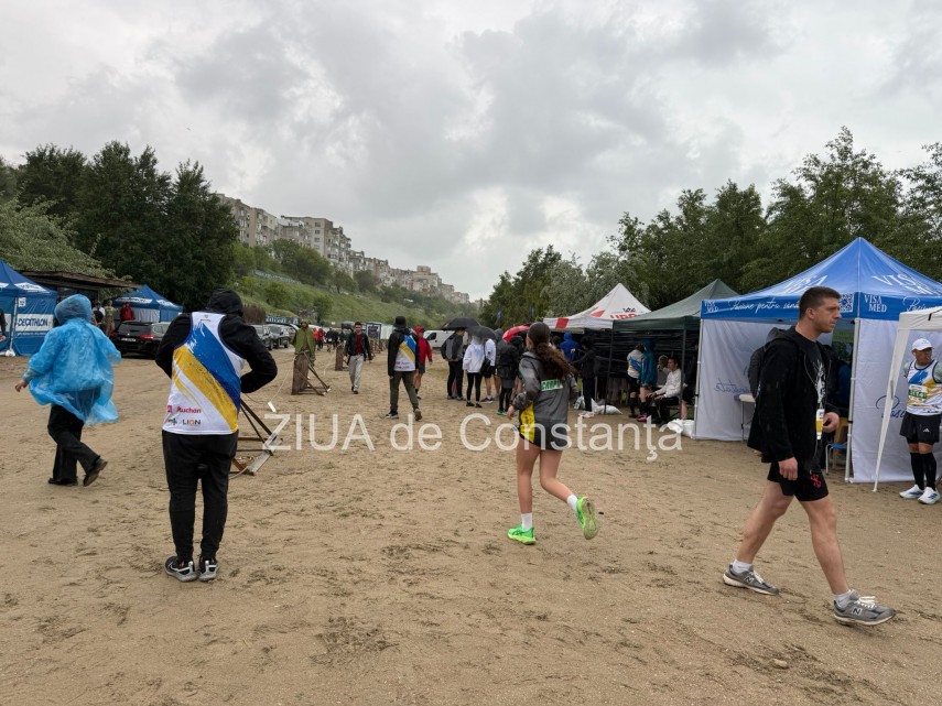 constanta maratonul nisipului next wave iubitorii miscarii au sfidat ploaia si au luat startul in editia constanta maratonul nisipului next wave iubitorii miscarii au sfidat ploaia si au luat startul in editia