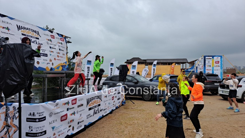 constanta maratonul nisipului next wave iubitorii miscarii au sfidat ploaia si au luat startul in editia constanta maratonul nisipului next wave iubitorii miscarii au sfidat ploaia si au luat startul in editia