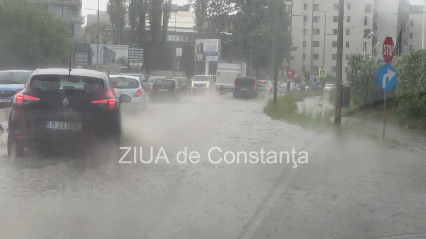 foto video averse si descarcari electrice in statiunea mamaia din judetul constanta 938910 foto video averse si descarcari electrice in statiunea mamaia din judetul constanta 938910