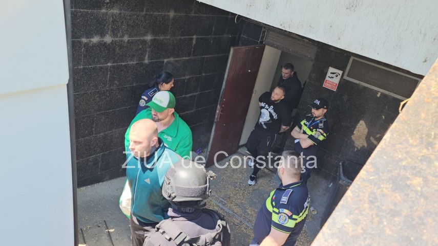 foto mica sicilie liderii si locotenentii gruparii din km 4 5 au parasit palatul justitiei isi asteapta foto mica sicilie liderii si locotenentii gruparii din km 4 5 au parasit palatul justitiei isi asteapta