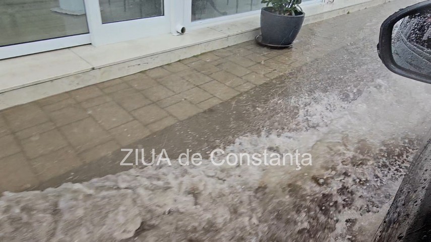 foto video averse si descarcari electrice in statiunea mamaia din judetul constanta 938910 foto video averse si descarcari electrice in statiunea mamaia din judetul constanta 938910