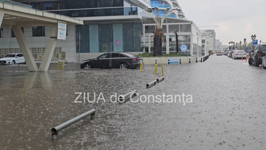 foto video averse si descarcari electrice in statiunea mamaia din judetul constanta 938910 foto video averse si descarcari electrice in statiunea mamaia din judetul constanta 938910