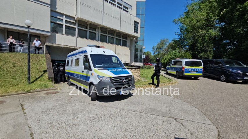 foto mica sicilie liderii si locotenentii gruparii din km 4 5 au parasit palatul justitiei isi asteapta foto mica sicilie liderii si locotenentii gruparii din km 4 5 au parasit palatul justitiei isi asteapta
