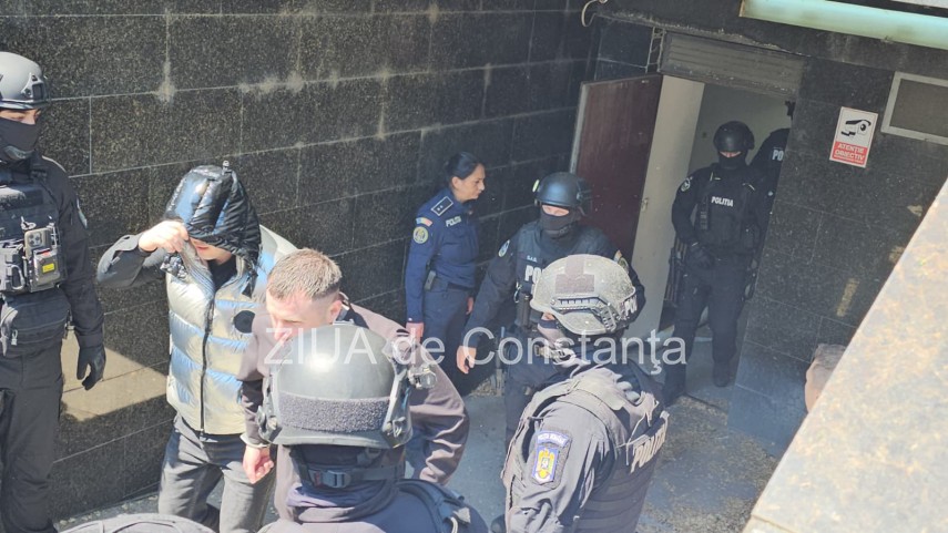 foto mica sicilie liderii si locotenentii gruparii din km 4 5 au parasit palatul justitiei isi asteapta foto mica sicilie liderii si locotenentii gruparii din km 4 5 au parasit palatul justitiei isi asteapta