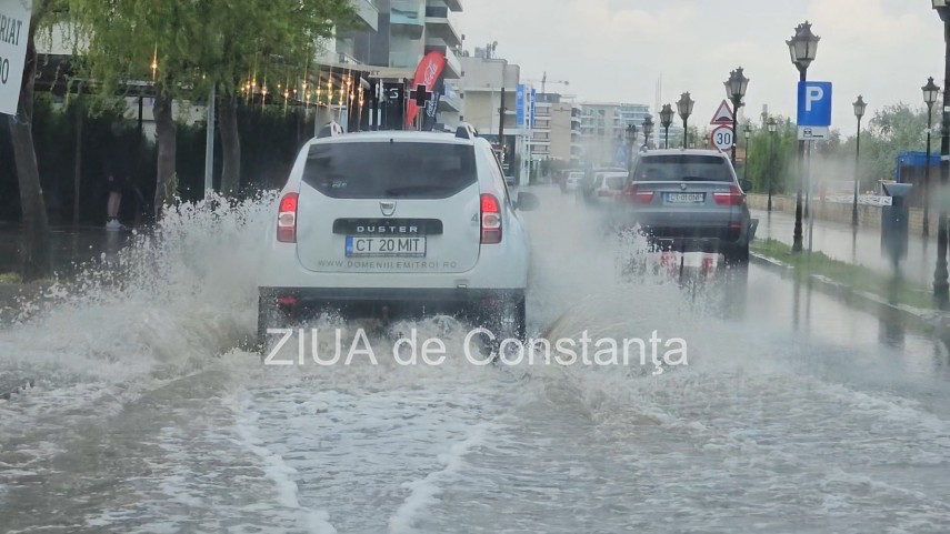 foto video averse si descarcari electrice in statiunea mamaia din judetul constanta 938910 foto video averse si descarcari electrice in statiunea mamaia din judetul constanta 938910