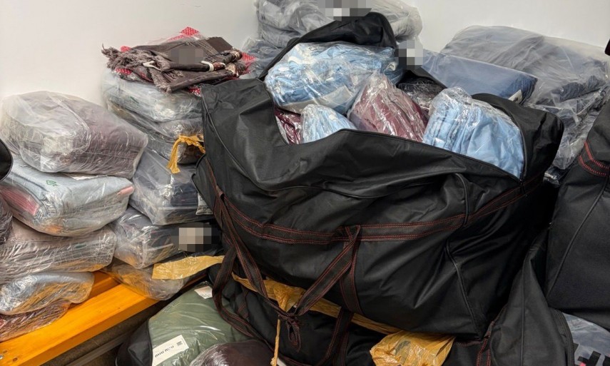 foto garda de coasta bunuri susceptibile a fi contrafacute in valoare totala de aproximativ un milion foto garda de coasta bunuri susceptibile a fi contrafacute in valoare totala de aproximativ un milion