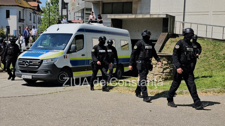 foto mica sicilie liderii si locotenentii gruparii din km 4 5 au parasit palatul justitiei isi asteapta foto mica sicilie liderii si locotenentii gruparii din km 4 5 au parasit palatul justitiei isi asteapta