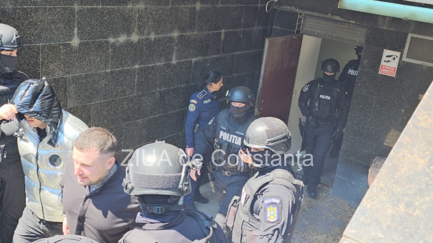 foto mica sicilie liderii si locotenentii gruparii din km 4 5 au parasit palatul justitiei isi asteapta foto mica sicilie liderii si locotenentii gruparii din km 4 5 au parasit palatul justitiei isi asteapta